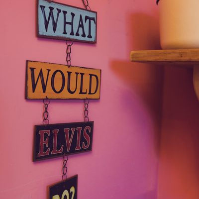 Norfolk Farmhouse retreat - What would Elvis do sign