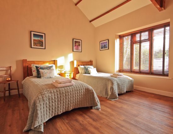 The Norfolk Farmhouse Barn - Twin Bedroom